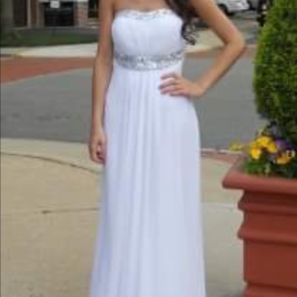 La Femme Dresses & Skirts - La Femme White Evening/Prom Dress